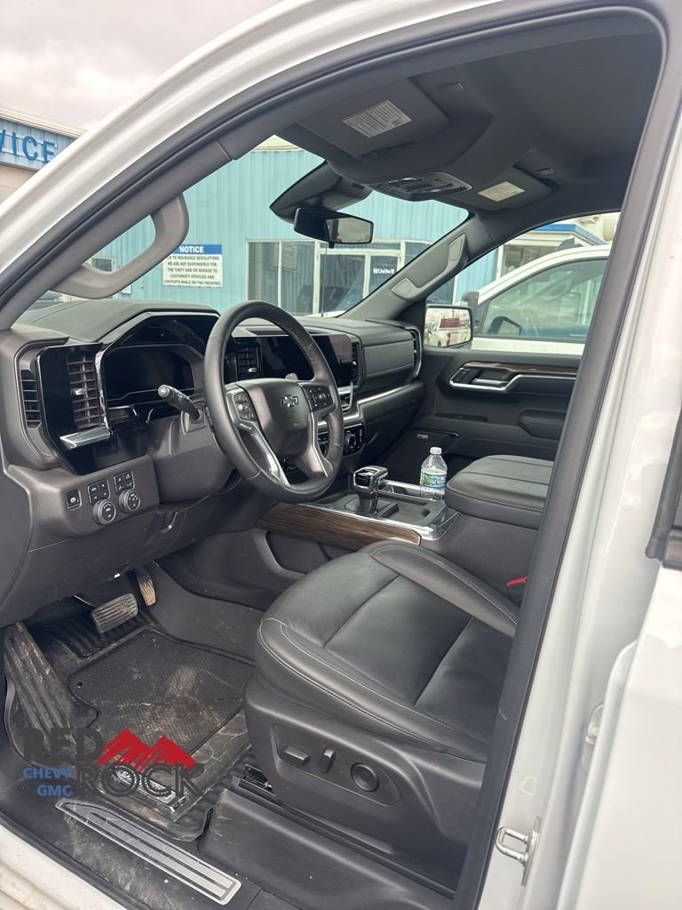 Used 2024 Chevrolet Silverado 1500 LT Trail Boss w/ Convenience Package II image 2