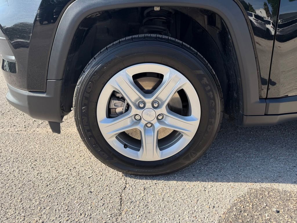 Used 2023 Jeep Compass Sport AWD/4WD image 9