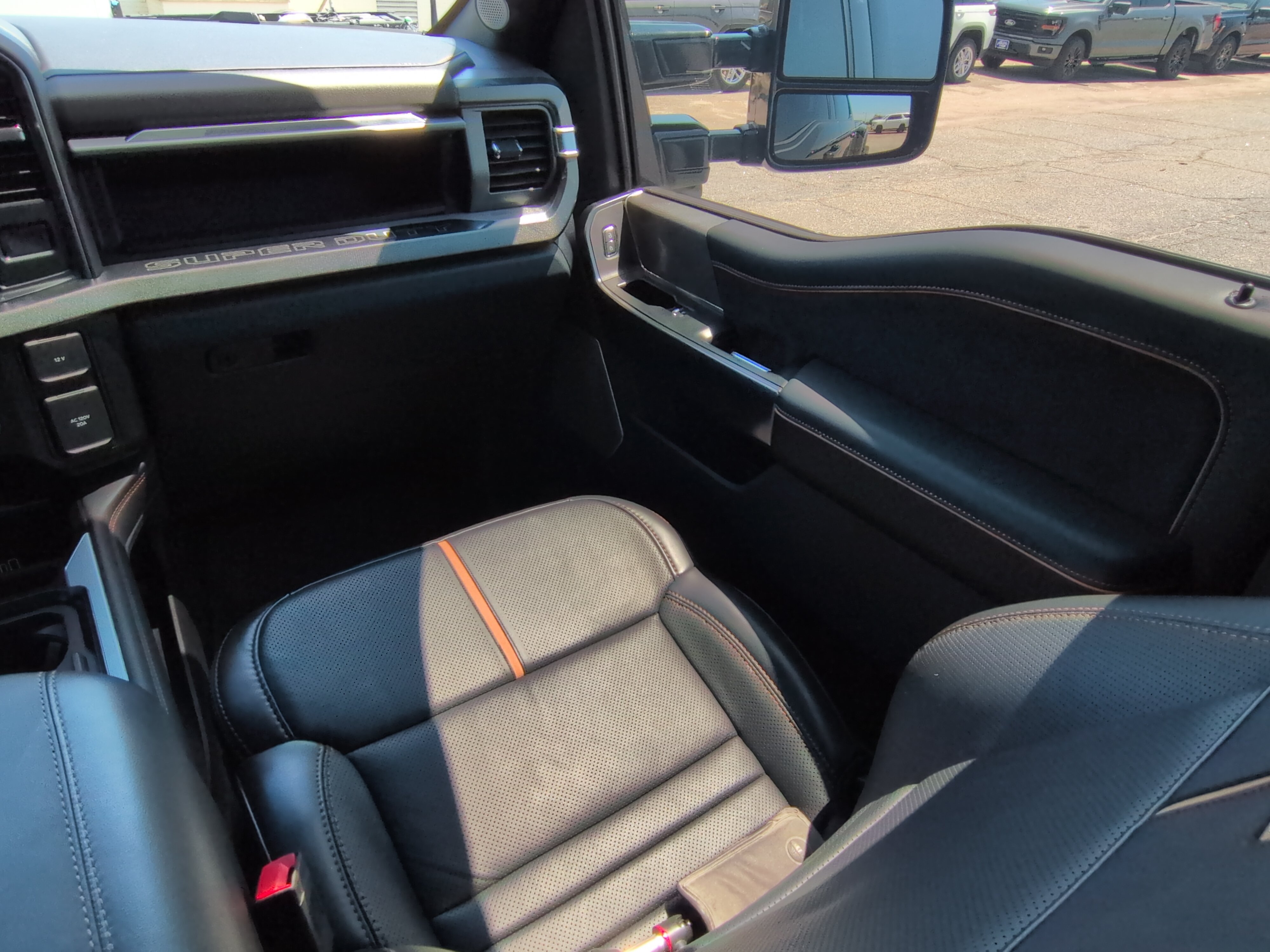 Used 2024 Ford F450 Platinum w/ FX4 Off-Road Package AWD/4WD image 15