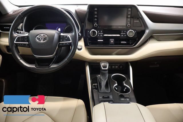 Certified 2021 Toyota Highlander XLE AWD/4WD image 15