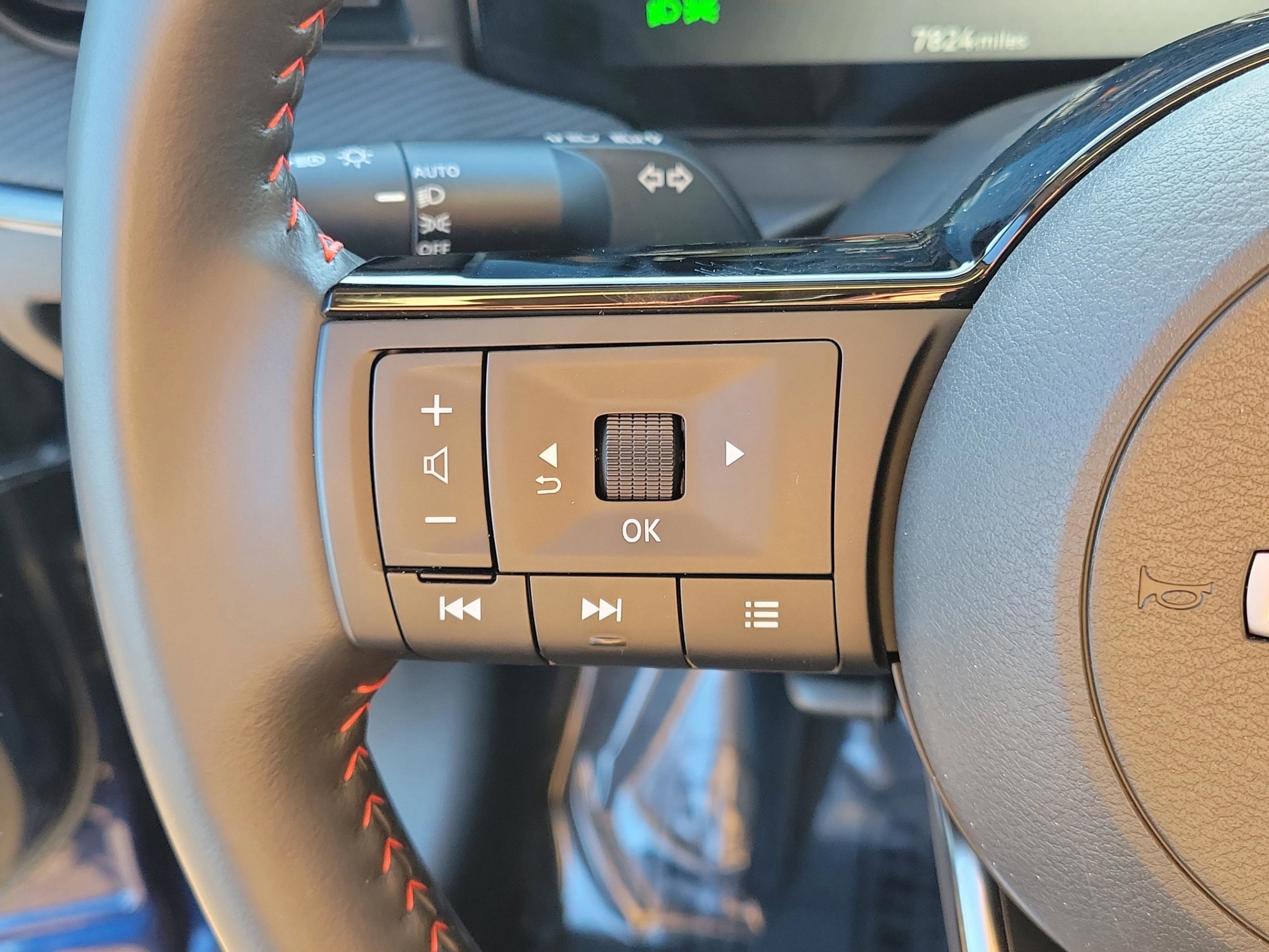 Certified 2025 Nissan Kicks SR image 24