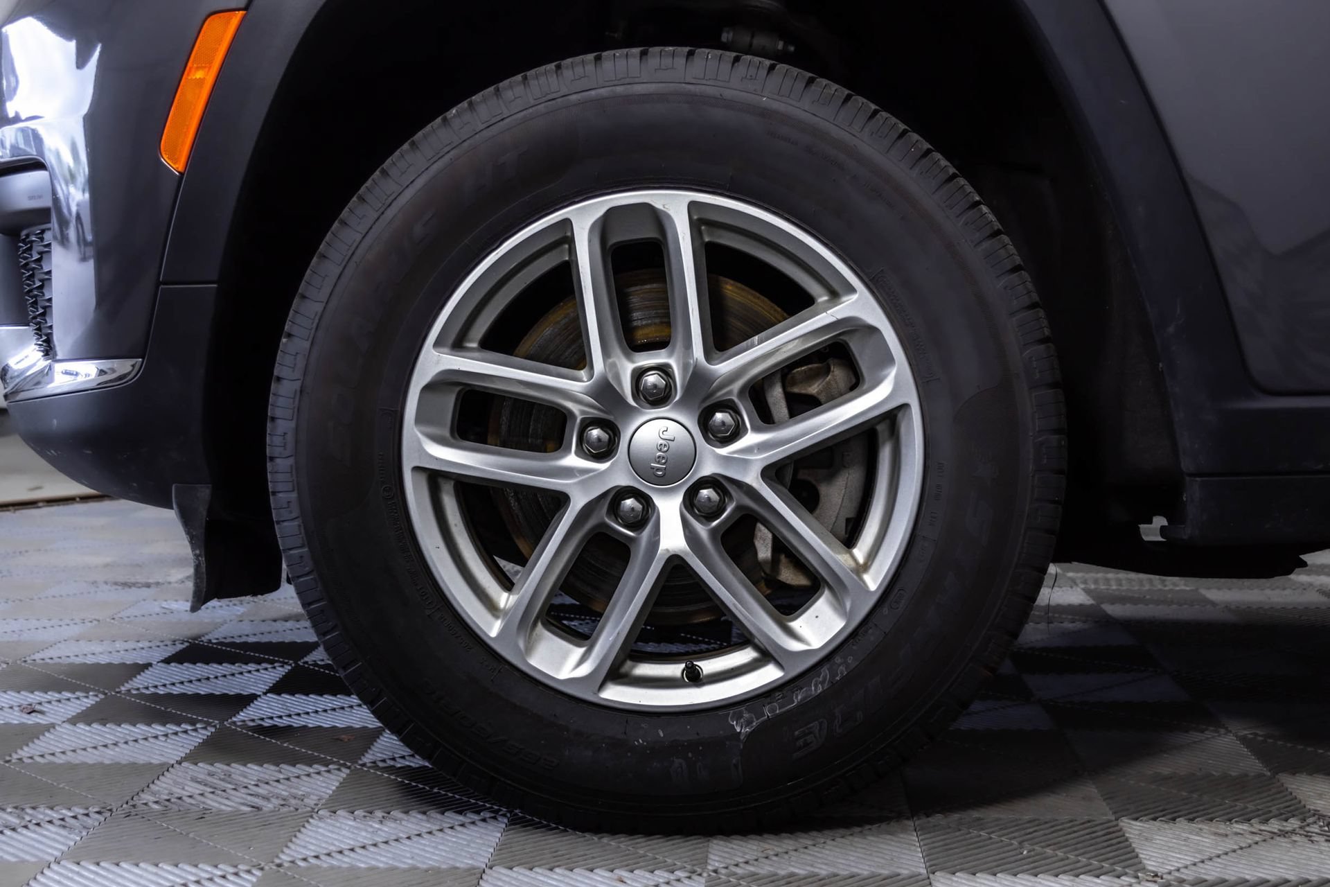 Used 2023 Jeep Grand Cherokee L Laredo AWD/4WD image 43