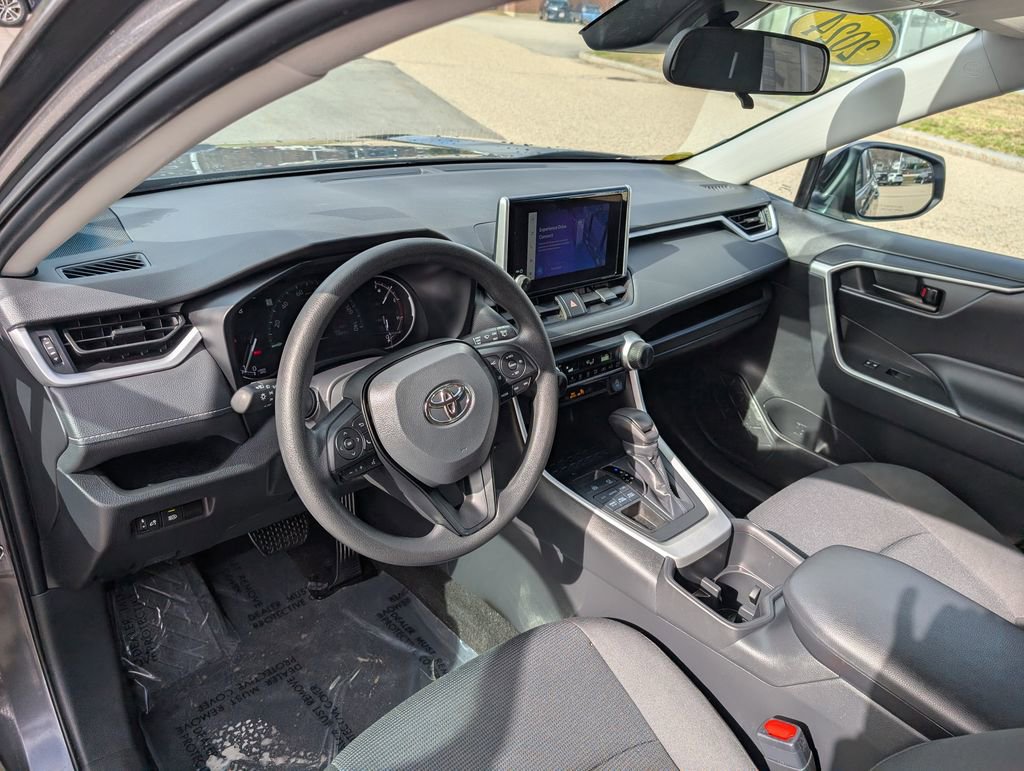 Used 2024 Toyota RAV4 LE image 17