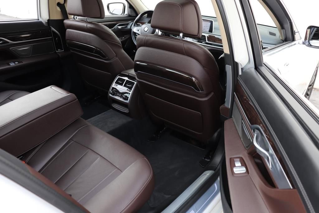 Used 2016 BMW 740i RWD image 27