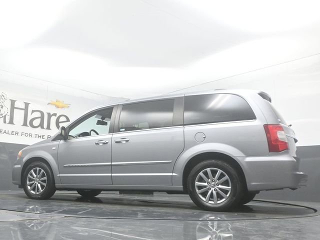 Used 2014 Chrysler Town & Country Touring-L image 55