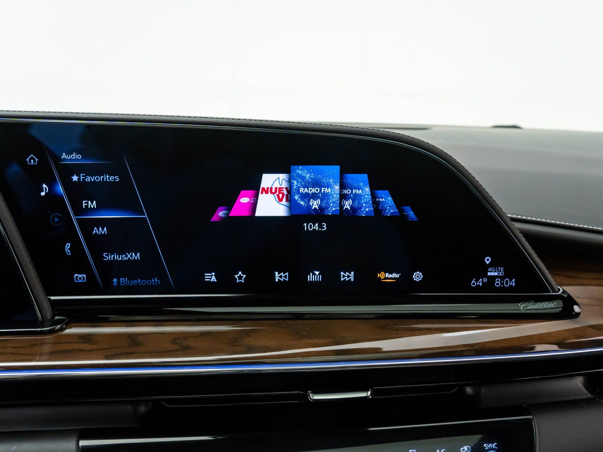 Certified 2024 Cadillac Escalade ESV Premium Luxury Platinum w/ Heavy-Duty Trailer Package image 29