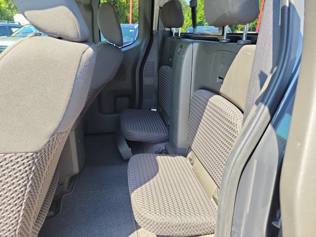 Used 2015 Nissan Frontier SV w/ SV Value Truck Package AWD/4WD image 9