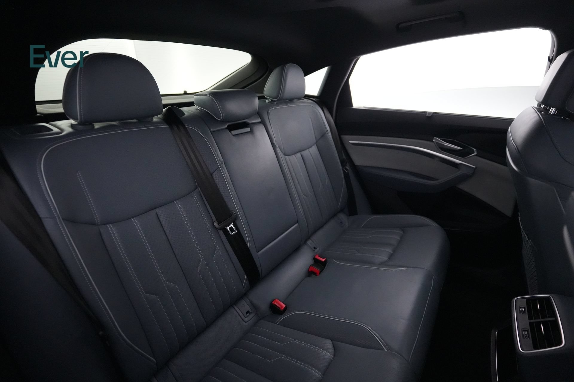 Used 2022 Audi e-tron Prestige AWD/4WD image 5