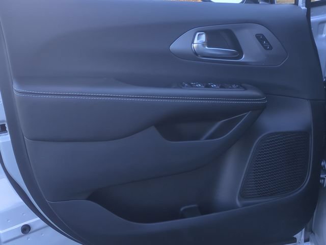 New 2026 Chrysler Pacifica Select w/ S Appearance Package FWD image 30