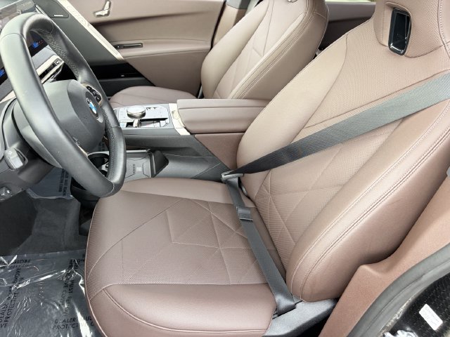 Certified 2026 BMW iX xDrive45 w/ Premium Package AWD/4WD image 21