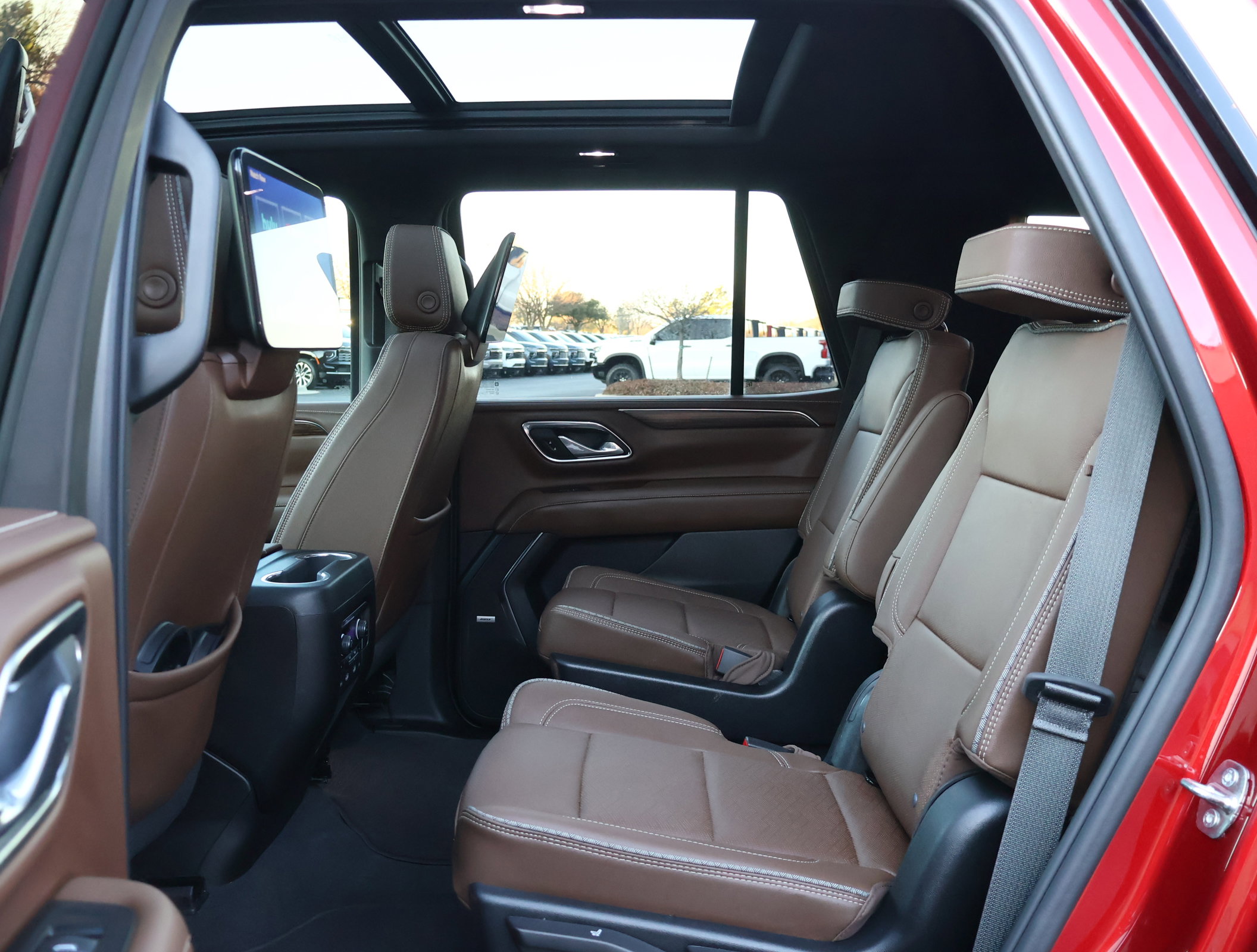 Used 2024 Chevrolet Tahoe High Country w/ Advanced Technology Package image 27