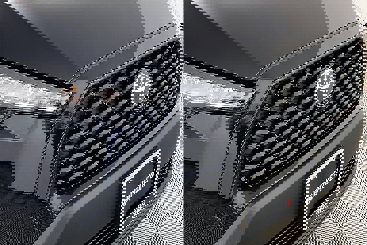 Used 2025 Toyota Corolla Cross L image 28