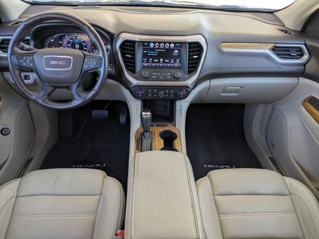 Used 2017 GMC Acadia Denali w/ Technology Package AWD/4WD image 4