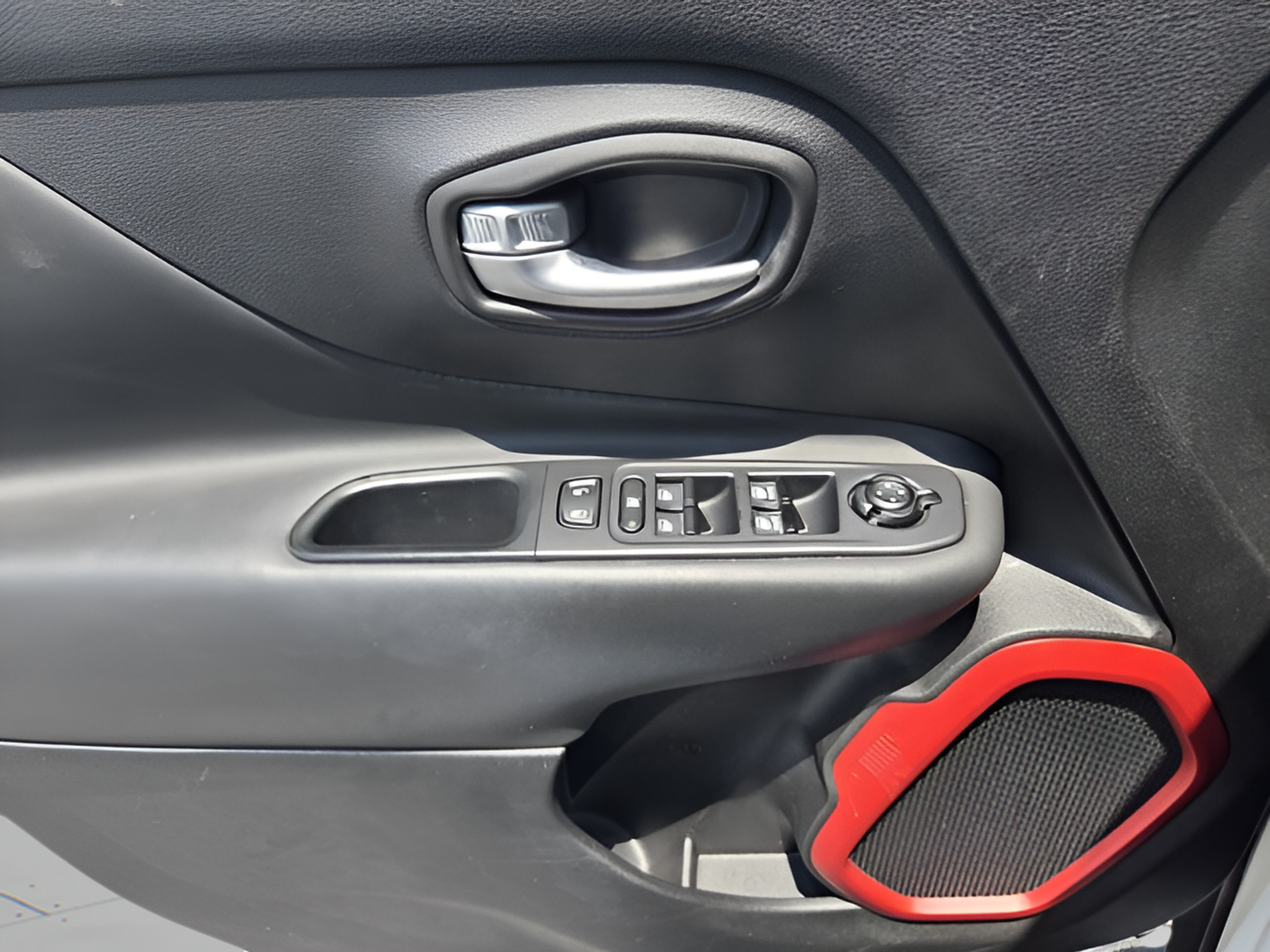 Used 2019 Jeep Renegade Trailhawk AWD/4WD image 24