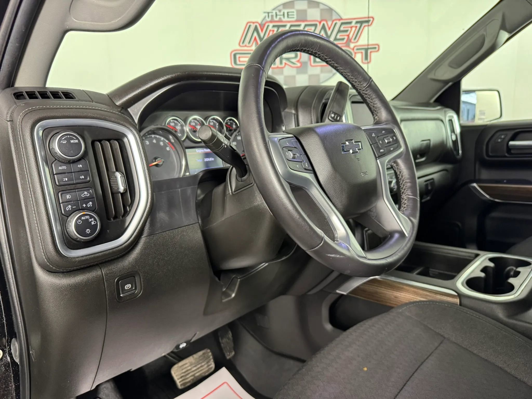 Used 2021 Chevrolet Silverado 1500 LT Trail Boss AWD/4WD image 10
