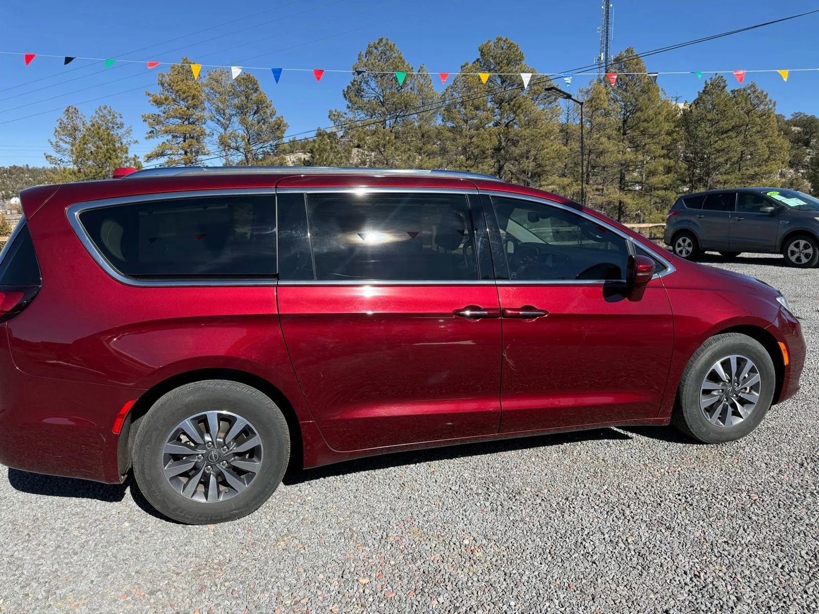 Used 2021 Chrysler Pacifica Touring-L image 3