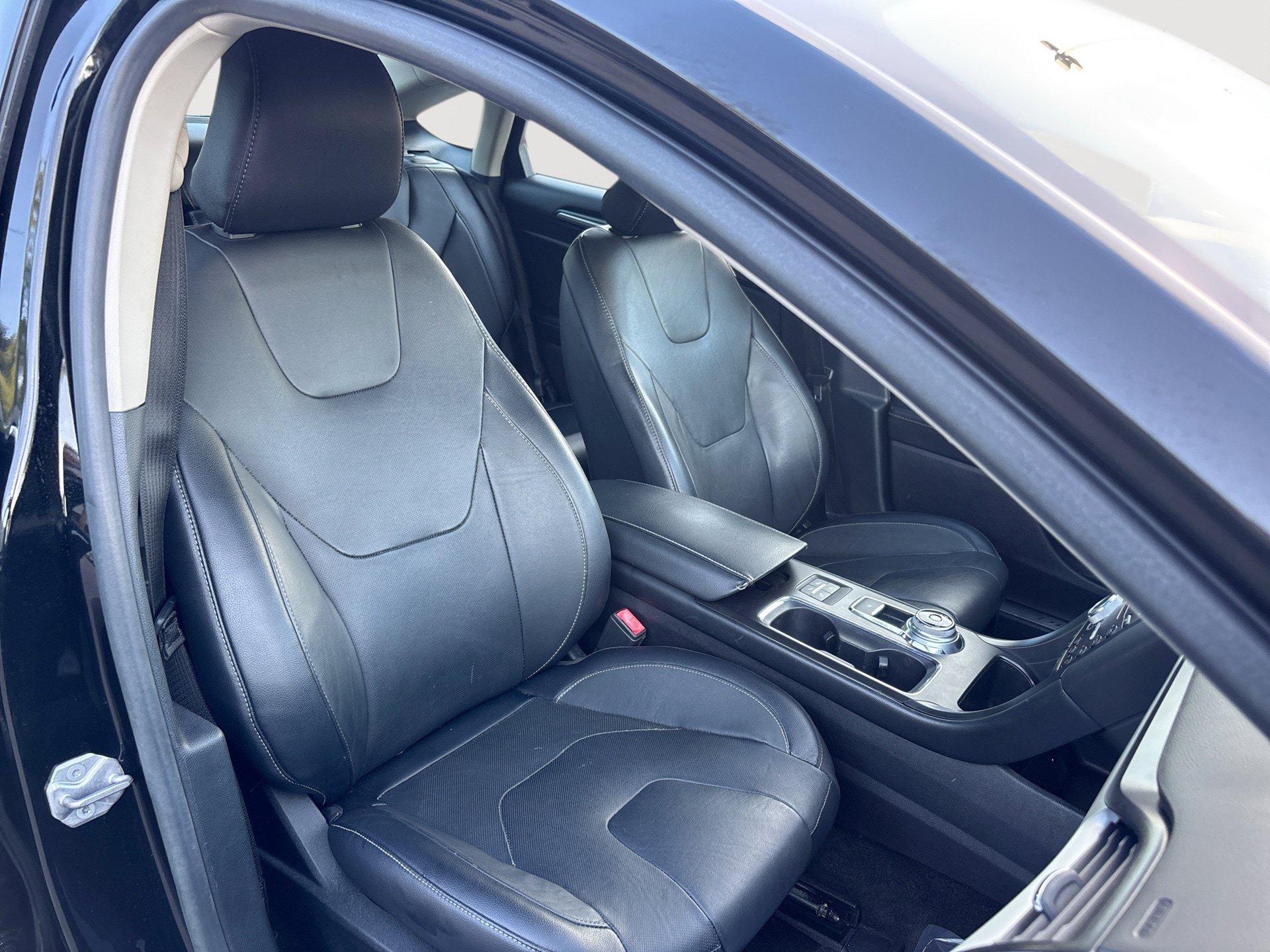 Used 2018 Ford Fusion Energi Titanium FWD image 28