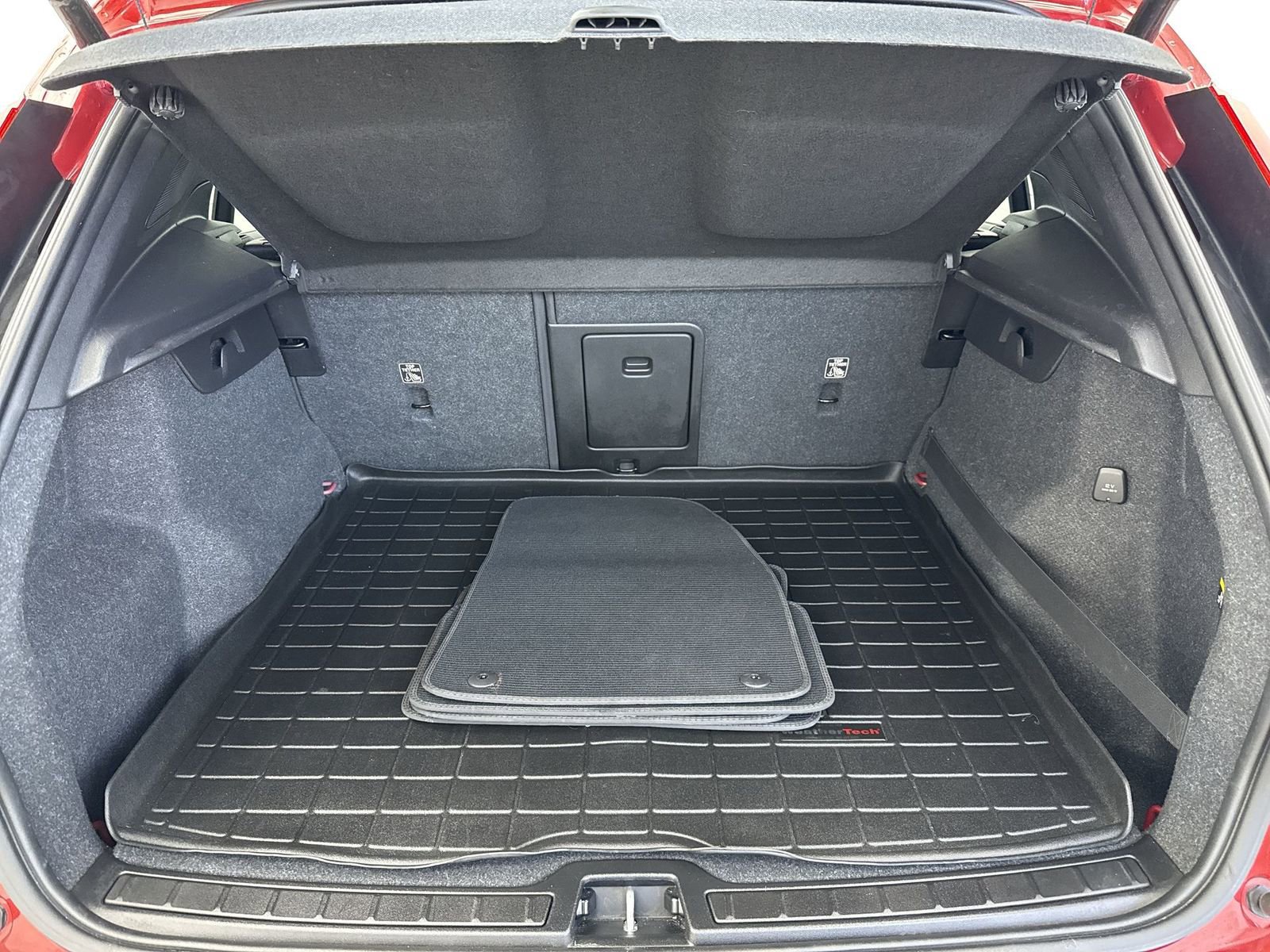 Used 2019 Volvo XC40 T5 Momentum image 38