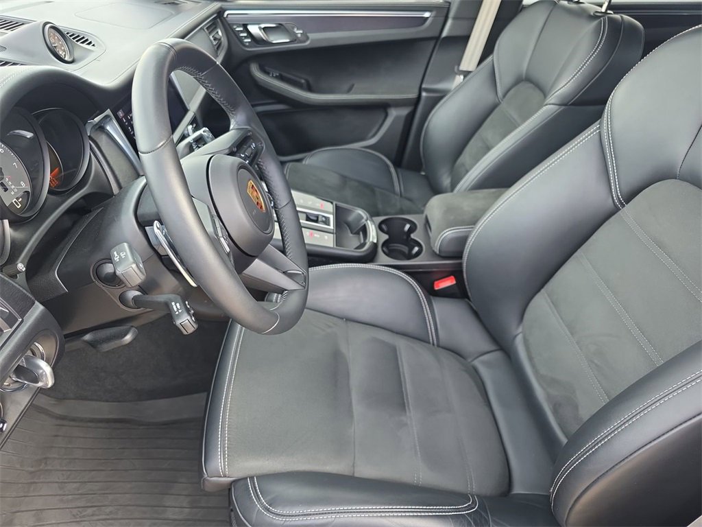 Used 2024 Porsche Macan GTS image 10
