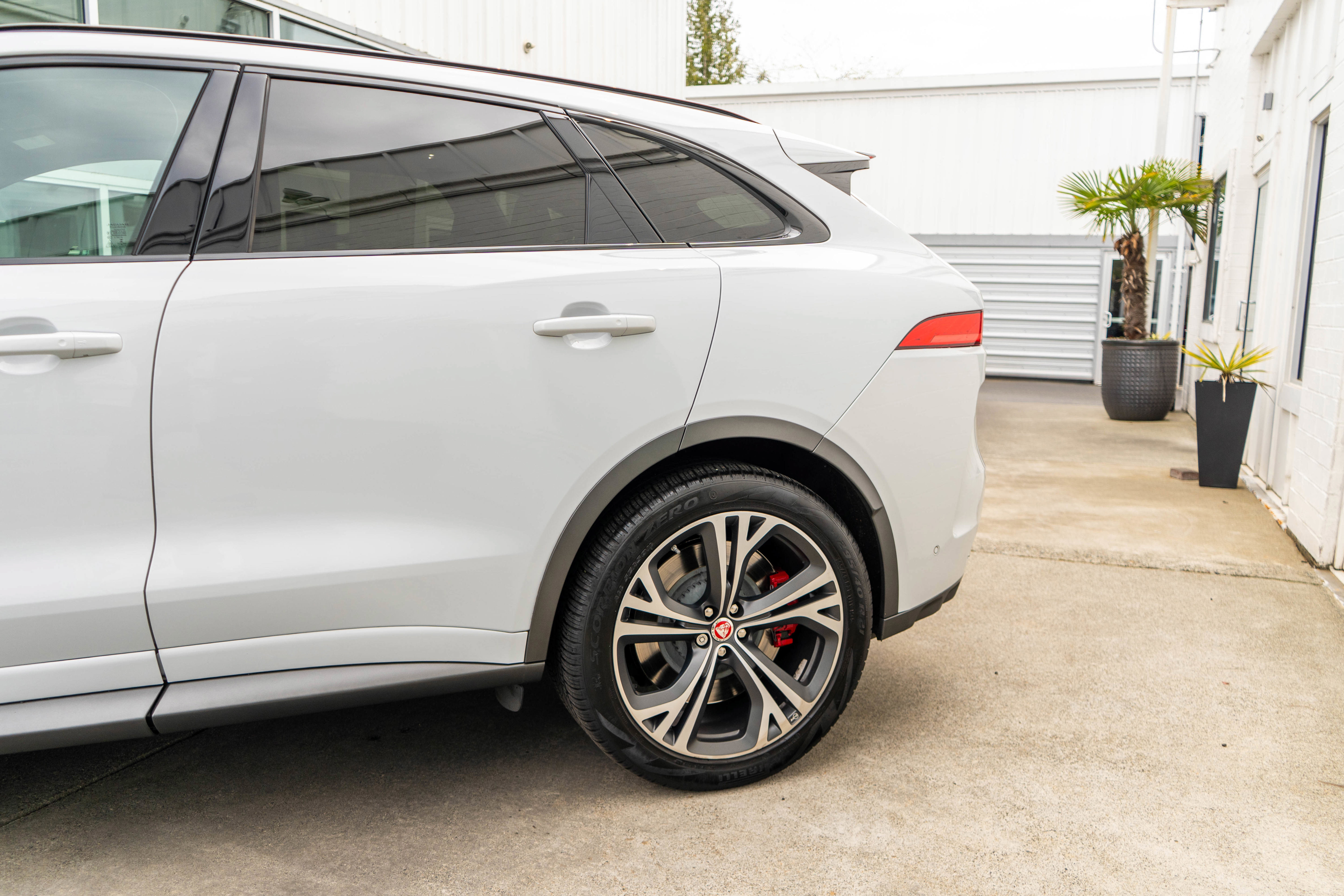 Used 2019 Jaguar F-PACE SVR AWD/4WD image 5