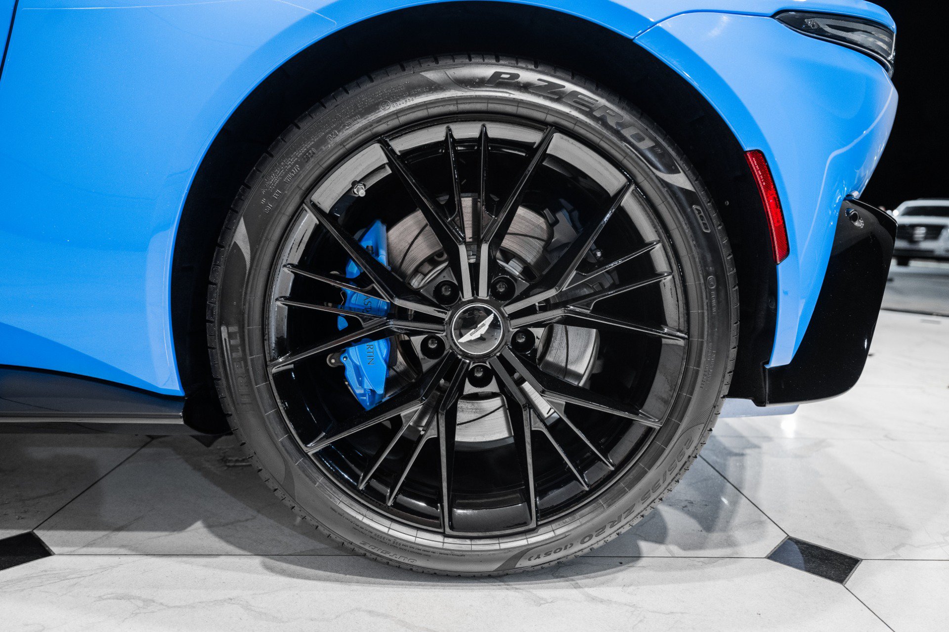 Used 2021 Aston Martin V8 Vantage Roadster RWD image 48