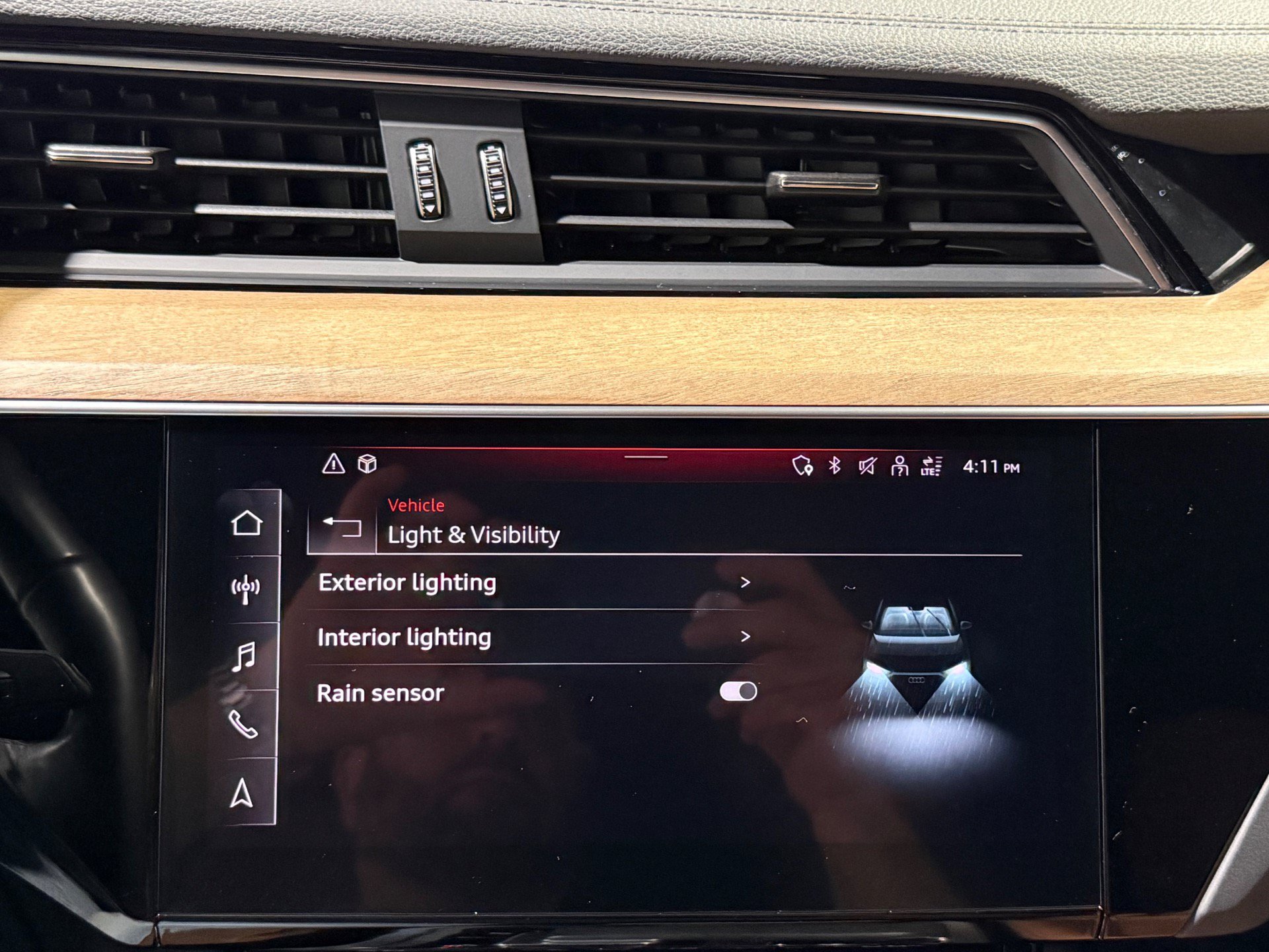 Used 2024 Audi Q8 e-tron Premium Plus w/ Premium Plus Package AWD/4WD image 31