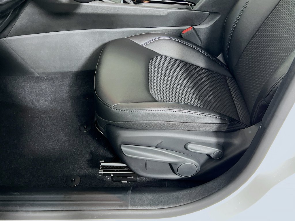 New 2026 Jeep Compass Latitude AWD/4WD image 18