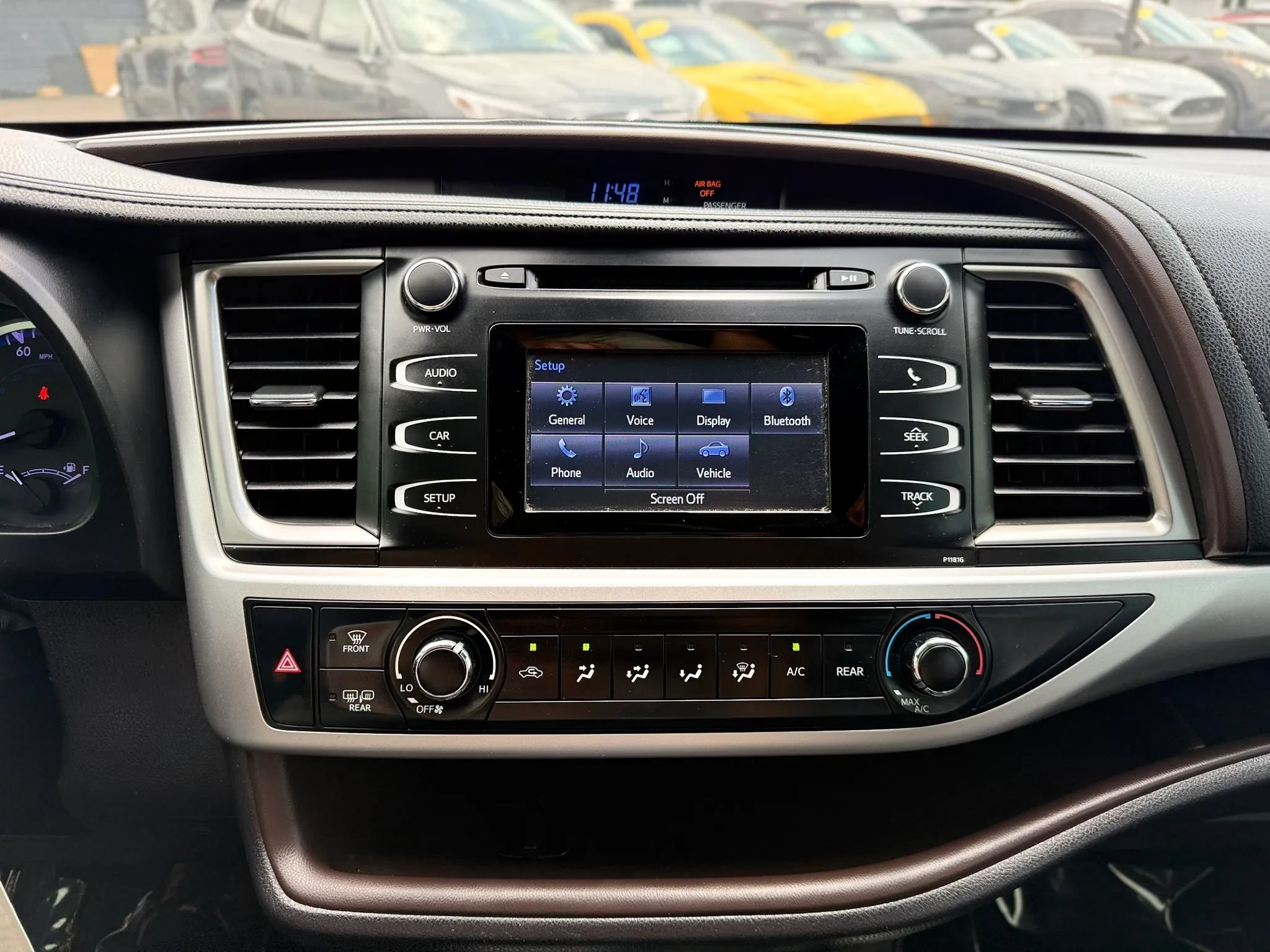 Used 2019 Toyota Highlander LE AWD/4WD image 34