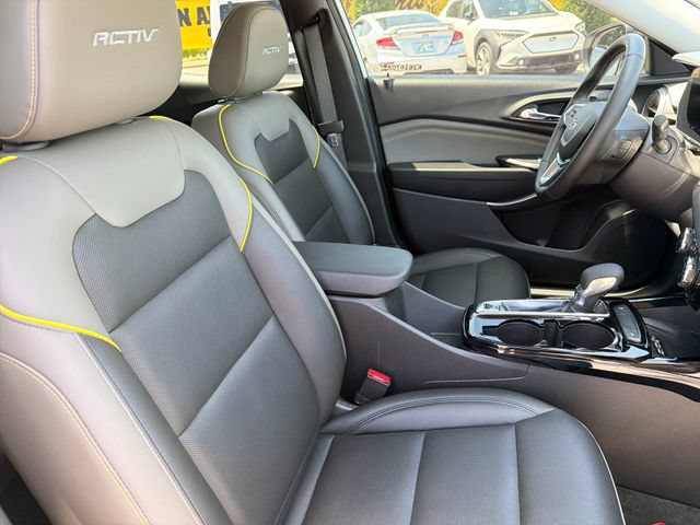 Used 2025 Chevrolet Trax ACTIV w/ Sunroof Package FWD image 26
