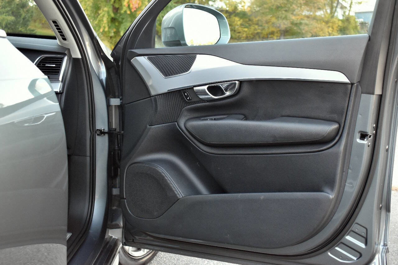 Used 2017 Volvo XC90 T6 Momentum w/ Vision Package image 9