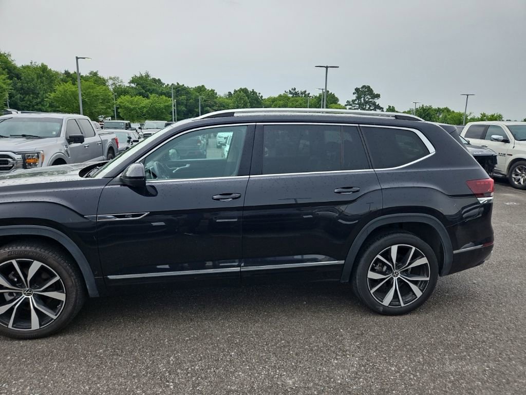 Used 2024 Volkswagen Atlas SEL Premium R-Line AWD/4WD image 4
