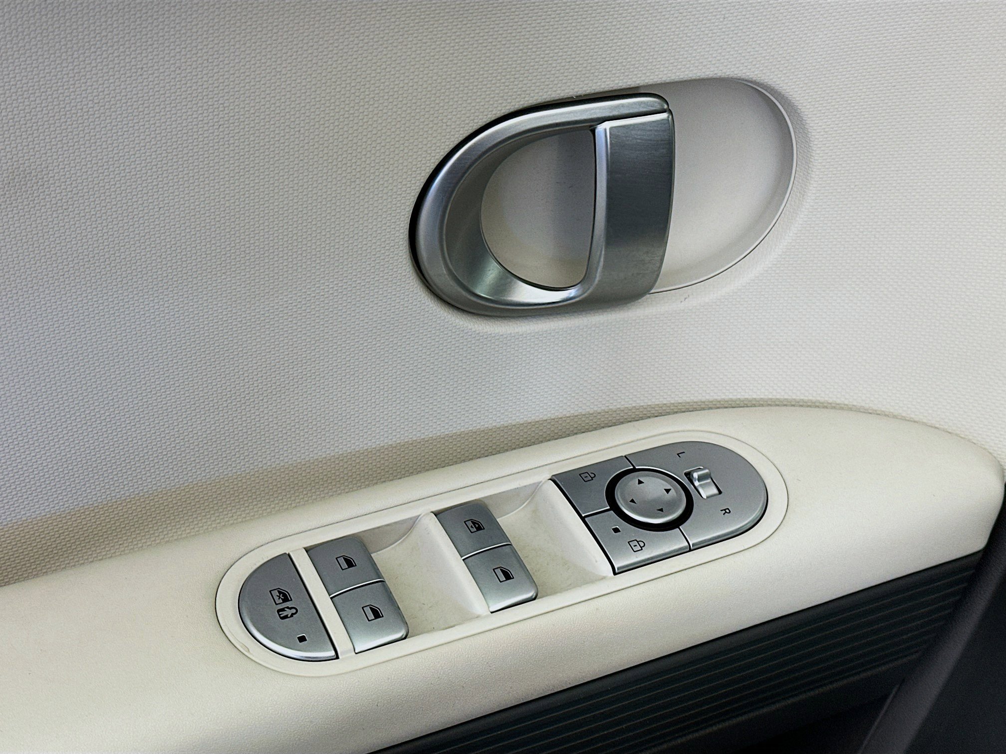 Used 2024 Hyundai Ioniq 5 SE RWD image 15