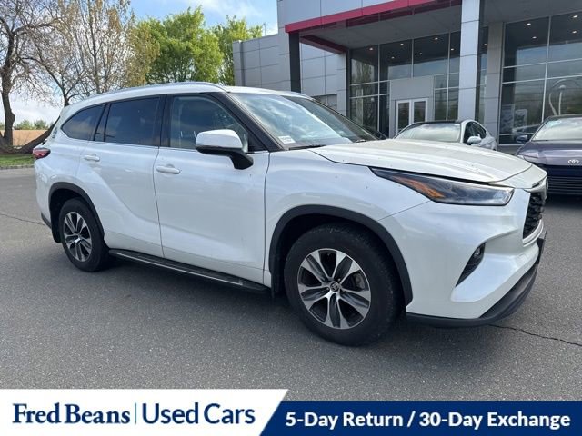 Used 2021 Toyota Highlander XLE image 3