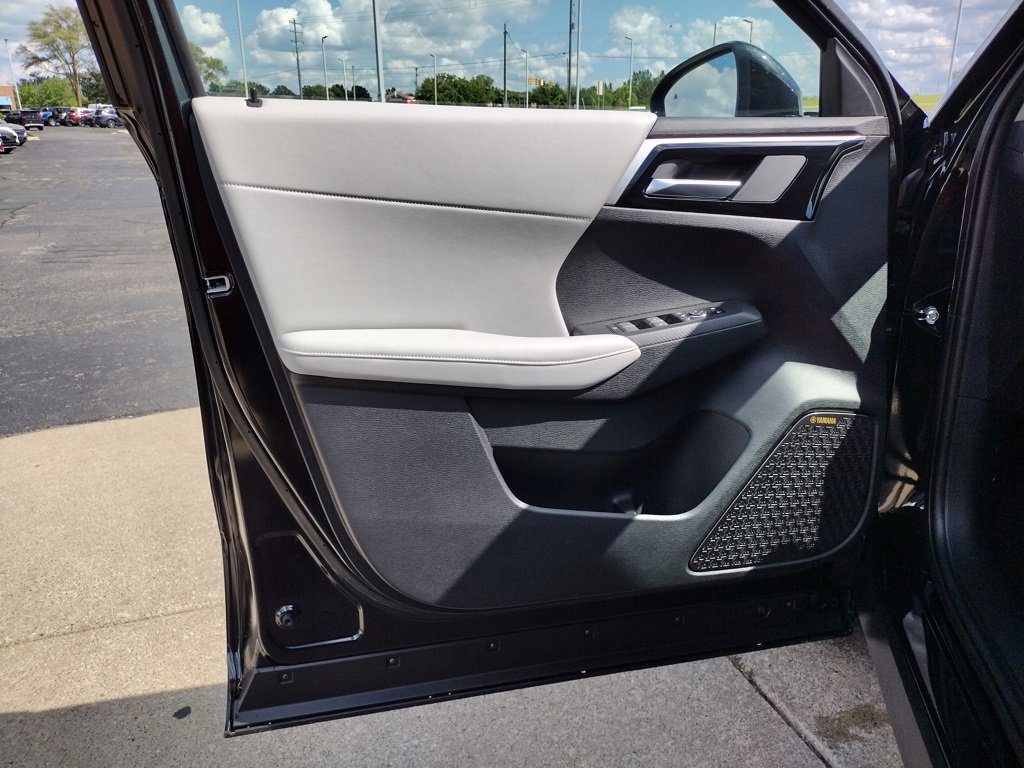 New 2025 Mitsubishi Outlander SE image 9