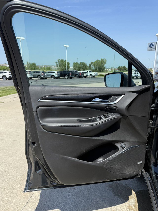 Used 2021 Buick Enclave Avenir w/ Avenir Technology Package image 9