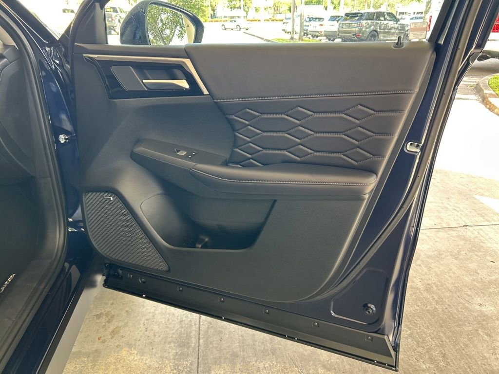 New 2025 Mitsubishi Outlander SEL image 25