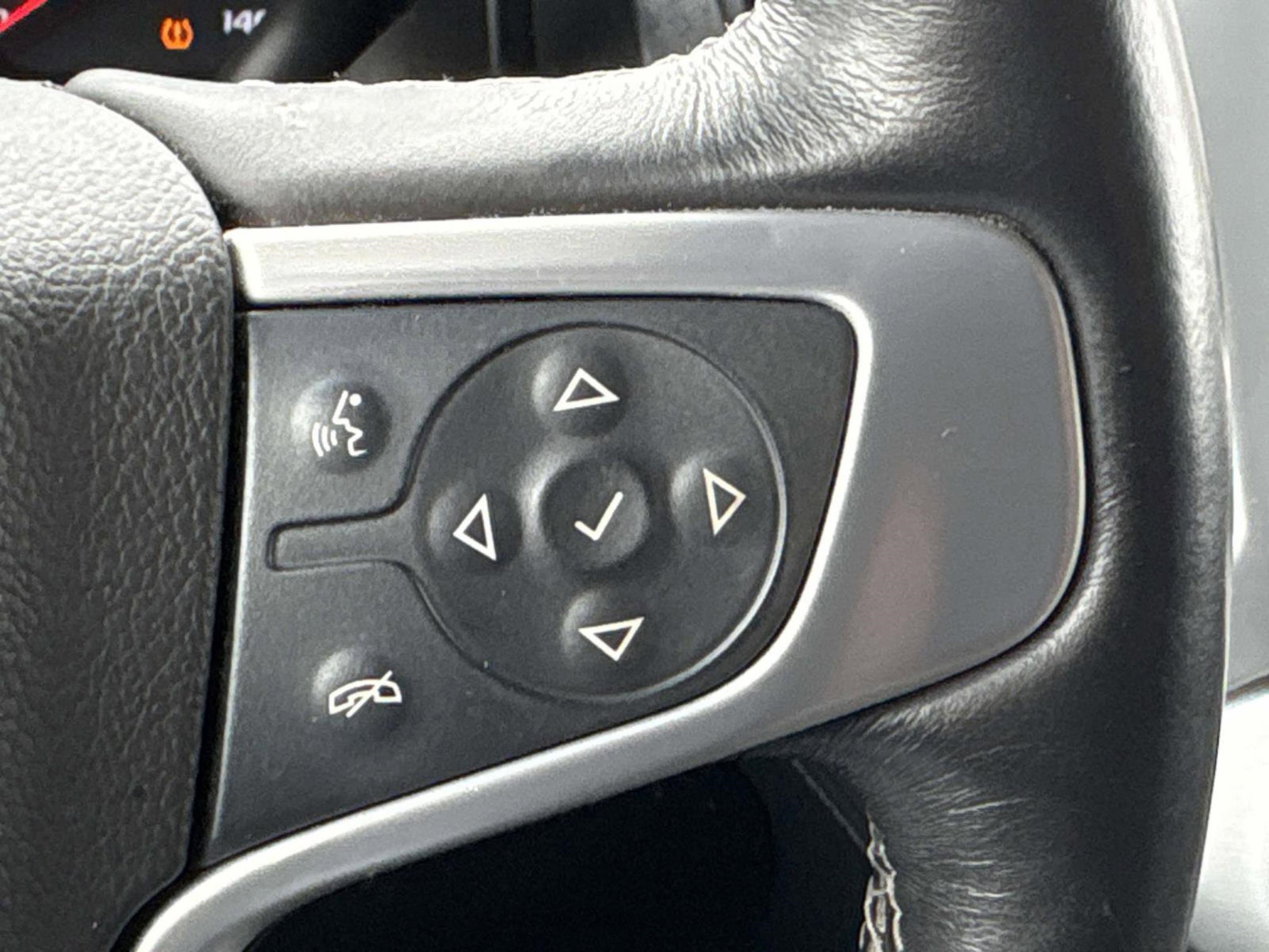 Used 2017 GMC Yukon SLT image 30