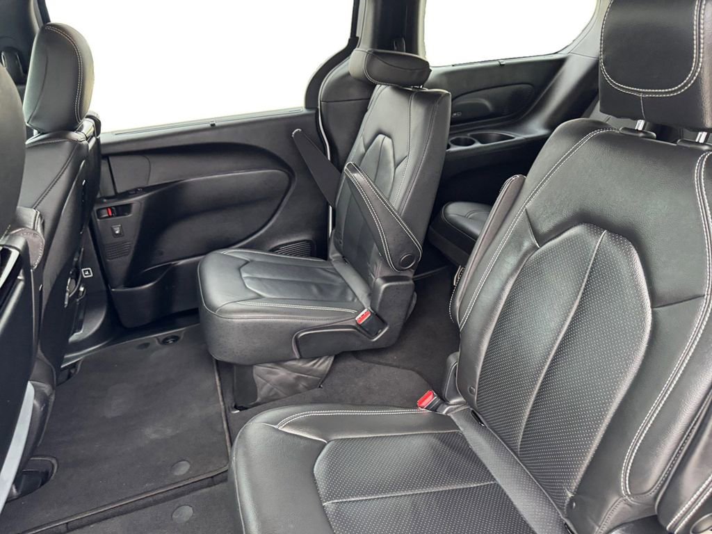 Used 2020 Chrysler Pacifica Touring-L Plus image 13