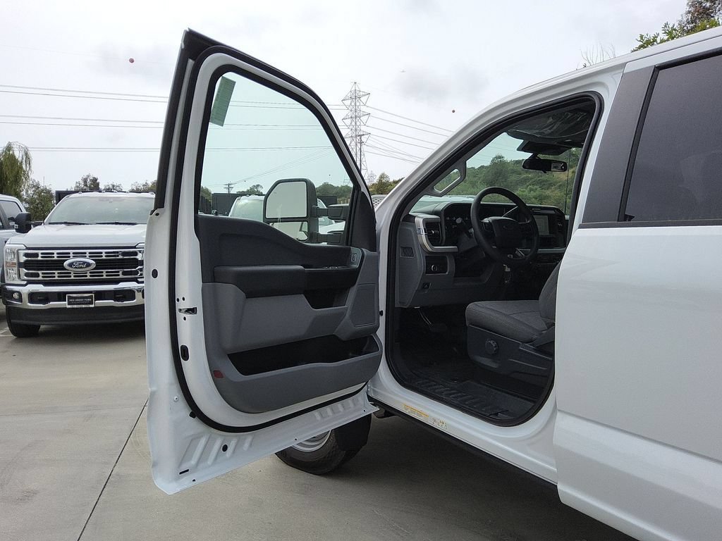 New 2026 Ford F450 XL w/ XL Chrome Package RWD image 4