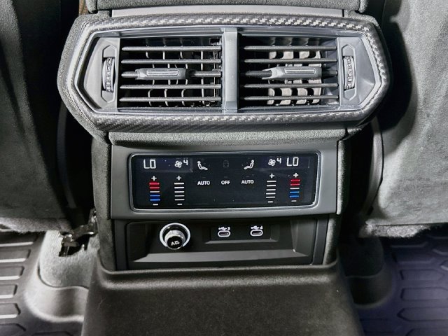 Used 2023 Lamborghini Urus Performante AWD/4WD image 27