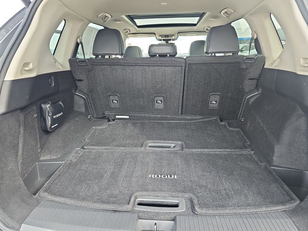 Used 2023 Nissan Rogue SL w/ SL Premium Package image 25