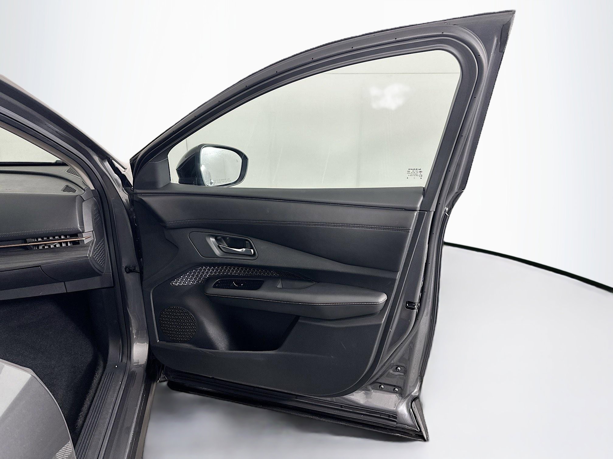 Used 2023 Nissan Ariya FWD image 32