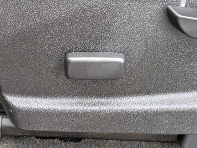 Used 2016 Chevrolet Colorado LT w/ LT Convenience Package RWD image 16