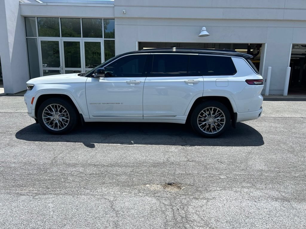 Used 2025 Jeep Grand Cherokee L Summit AWD/4WD image 2