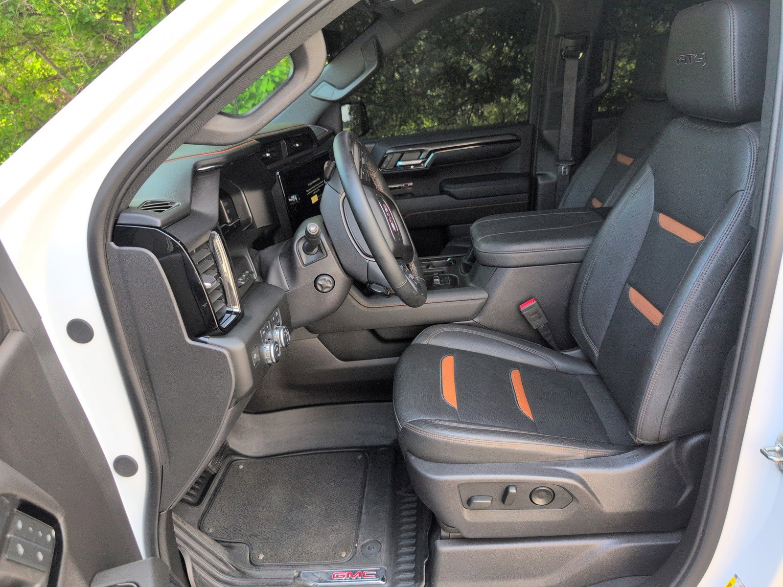 Used 2024 GMC Sierra 1500 AT4 w/ Technology Package image 12