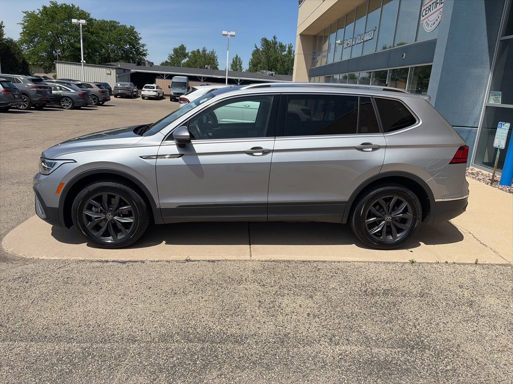 Certified 2023 Volkswagen Tiguan SE w/ Panoramic Sunroof Package AWD/4WD image 5