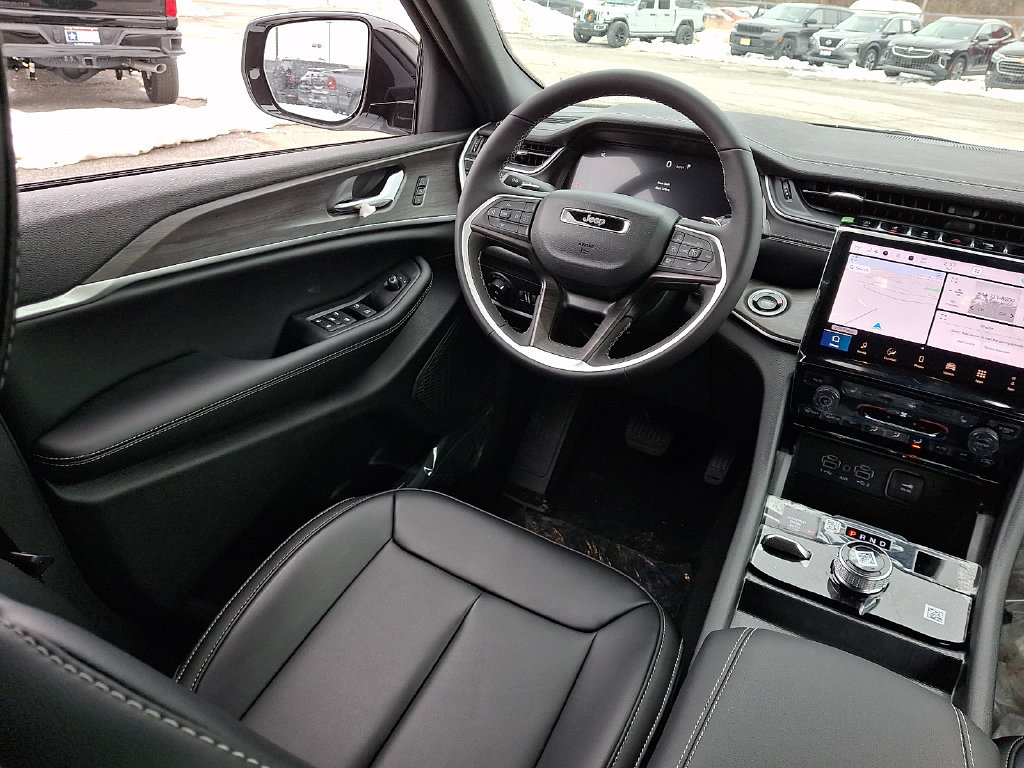 New 2025 Jeep Grand Cherokee Limited w/ Black Appearance Package AWD/4WD image 10