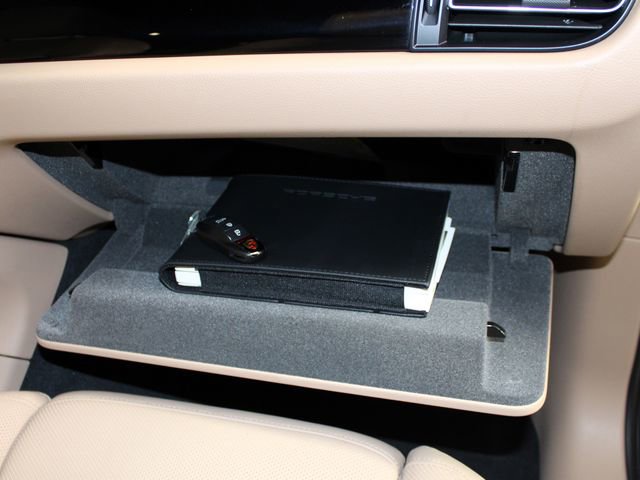Used 2025 Porsche Macan image 30