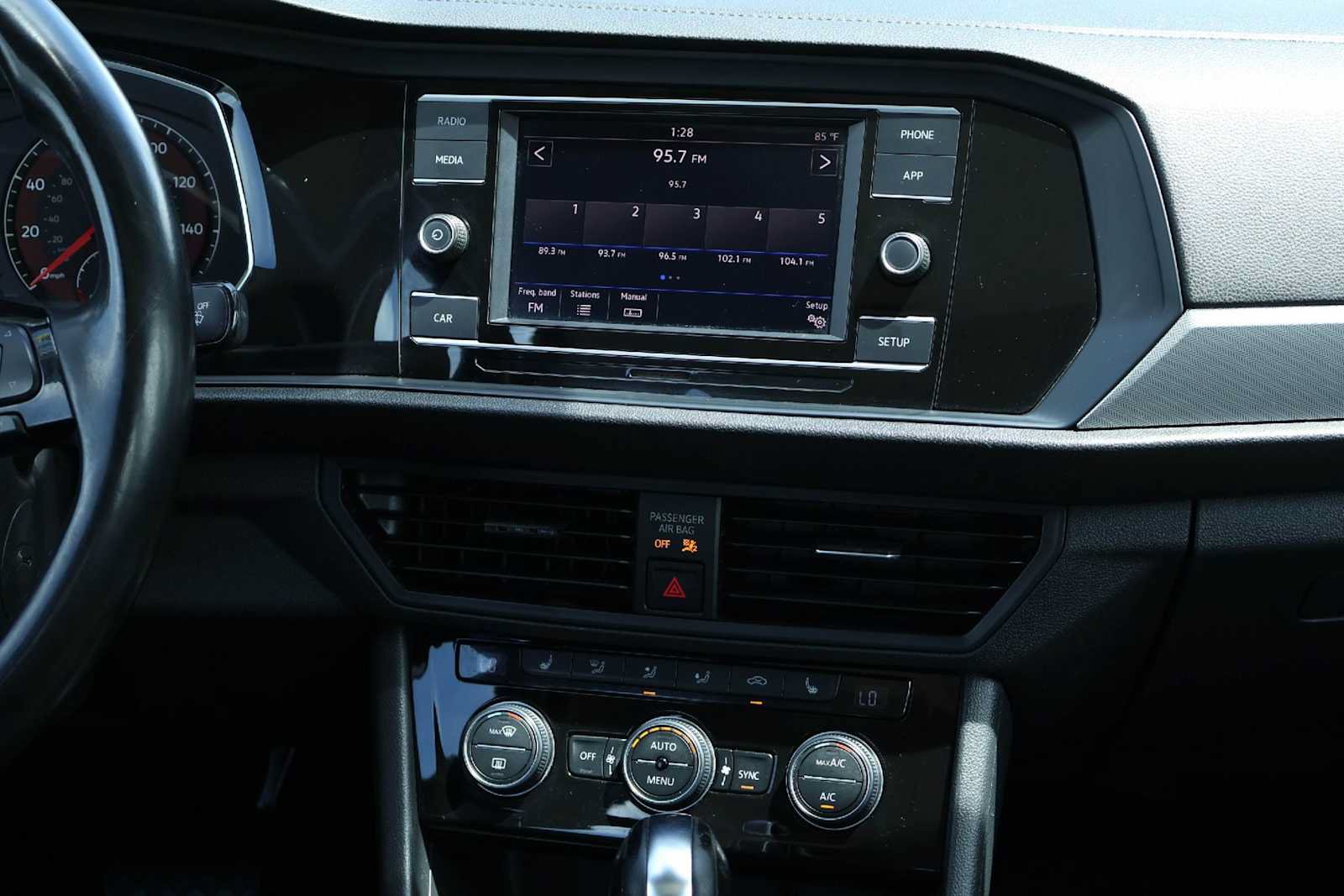 Used 2019 Volkswagen Jetta SE FWD image 16