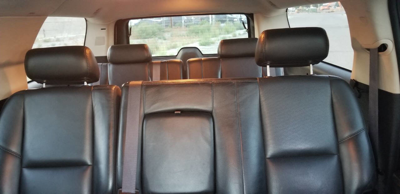 Used 2007 Cadillac Escalade ESV AWD w/ Information Package image 10